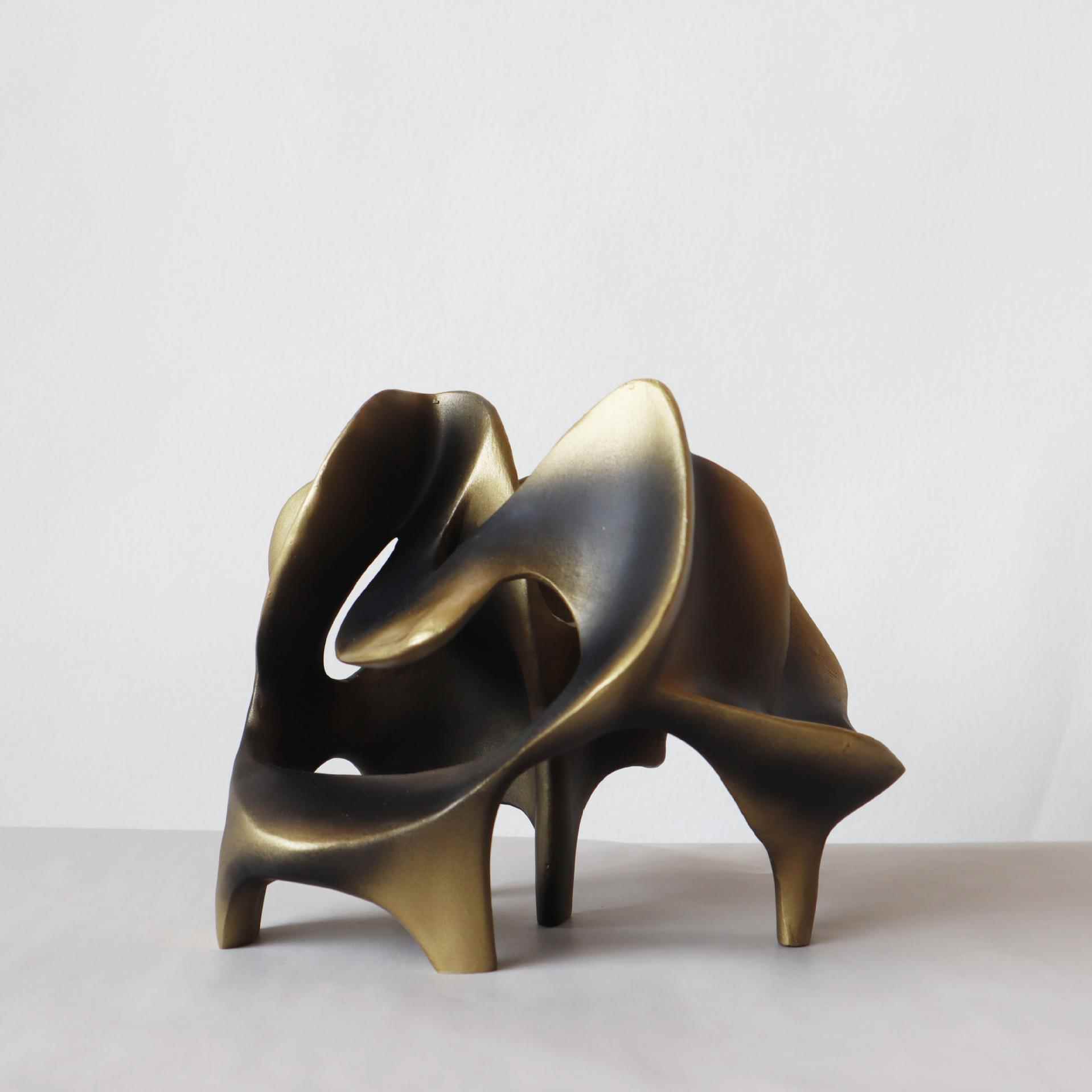 现代轻奢软装创意造型样板间客厅电视柜桌面镂空金色摆件装饰品