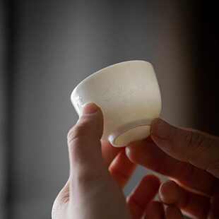 由至羊脂玉瓷手工浮雕松竹梅往事茶杯功夫茶具品茗杯岁寒三友主人