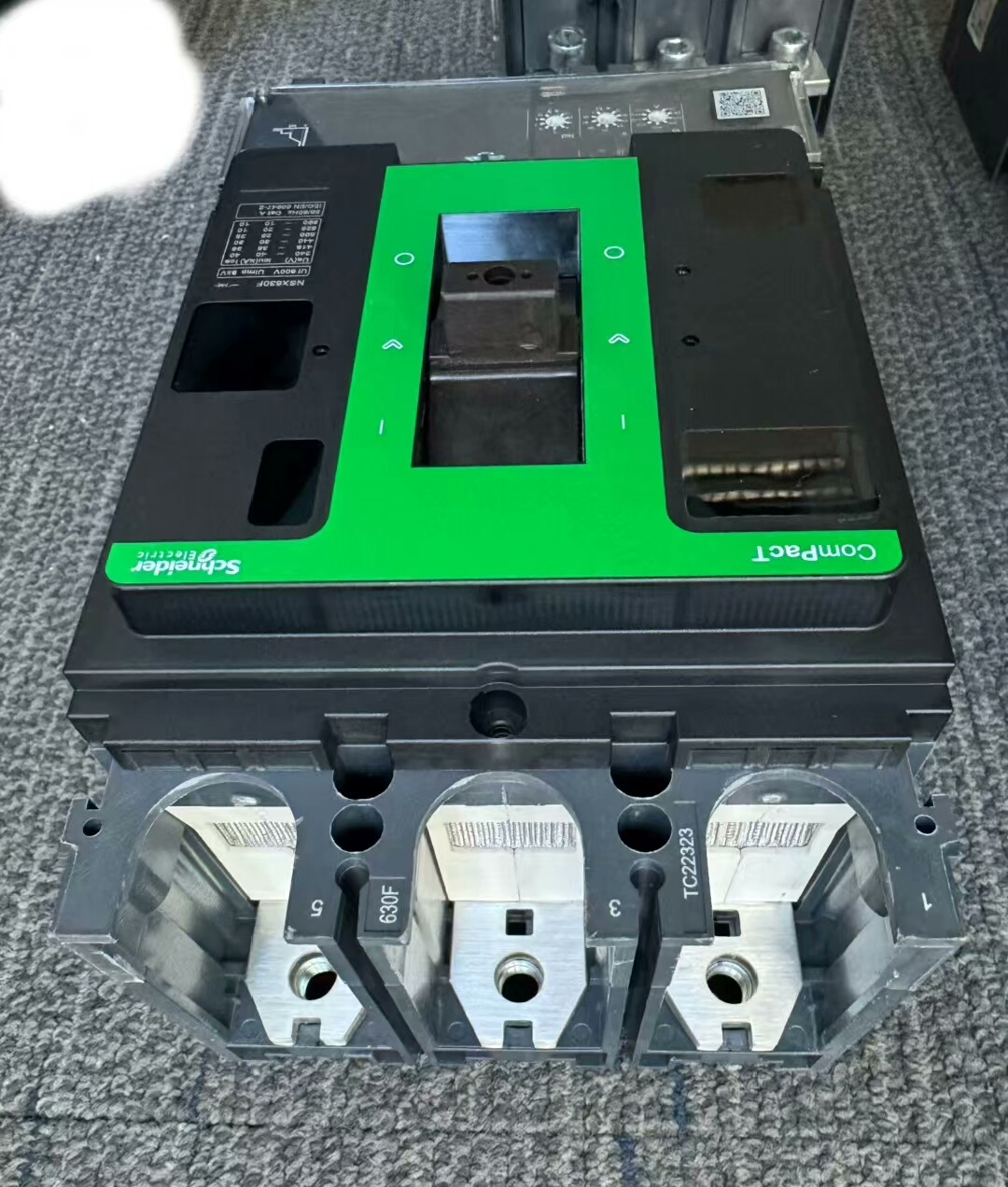 施耐德新款NSX630F  3P,照片即是食物照片，成色几乎