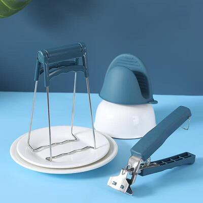 A set of three heat-resistant clips for handling bowls, non-