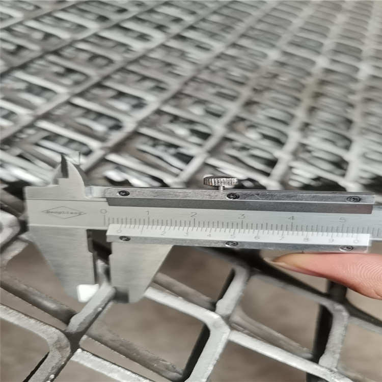 厂家现货销售菱形孔镀锌钢板网热镀锌铁丝网不锈钢钢板网圆孔网