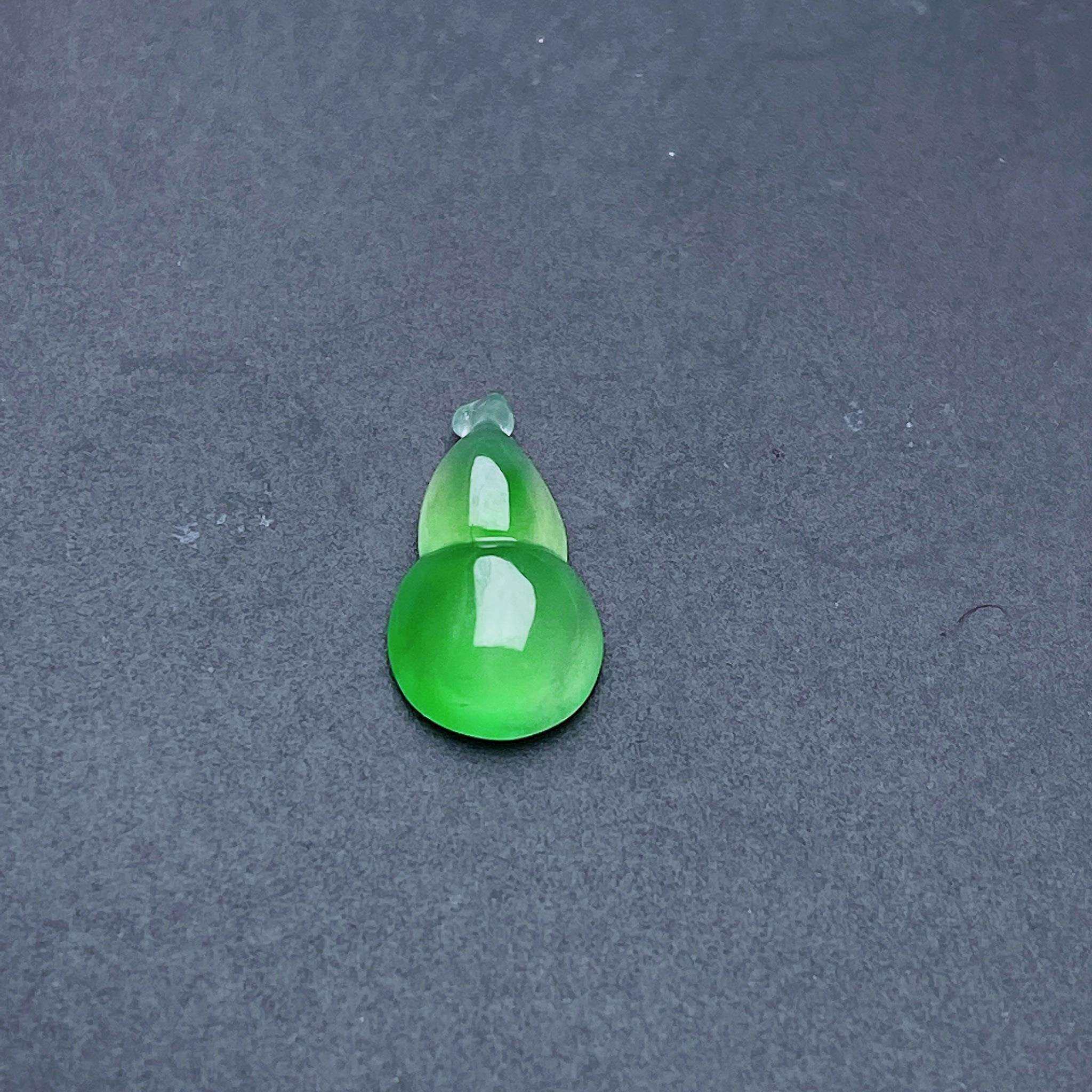 缅甸天然翡翠a货冰甜绿葫芦裸石镶嵌fxj尺寸:13.3-7.1-3.5mm