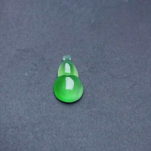 缅甸天然翡翠a货冰甜绿葫芦裸石镶嵌fxj尺寸：13.3-7.1-3.5mm