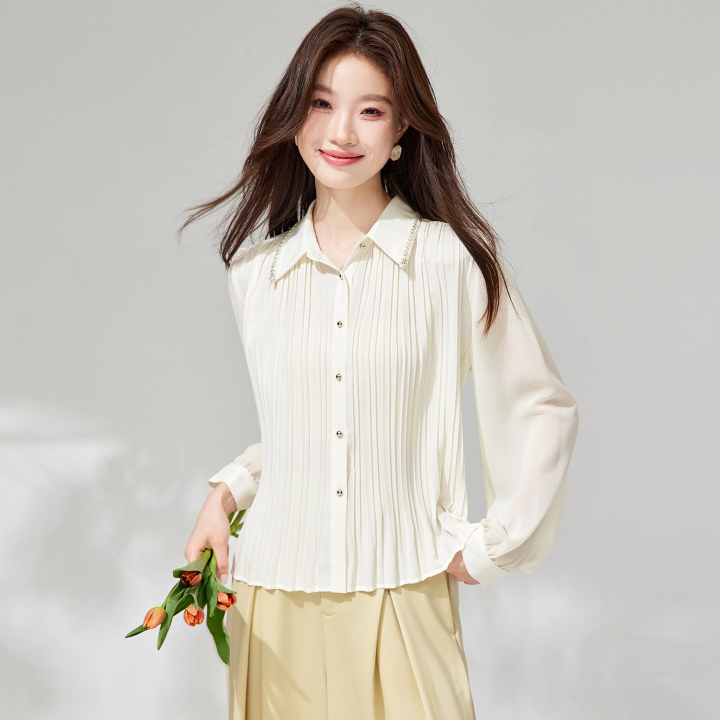 衬衣女春季2026新款高级感轻奢减龄洋气翻领衬衫超火减龄钉珠上衣