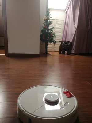 入手对比扫地机器人科沃斯DD35和石头T61优缺点是？配置参数区别是？哪款好用些？