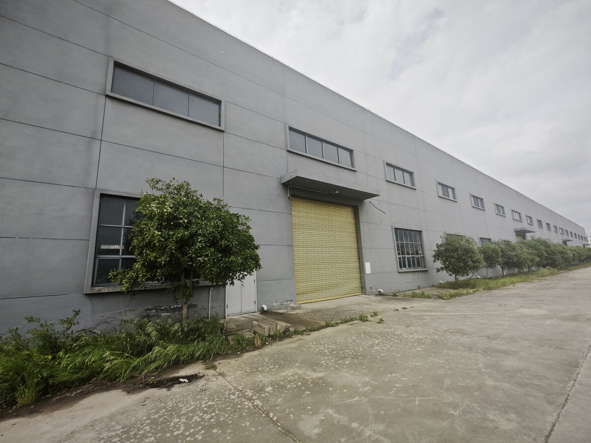 6月17日阜阳市材料科技公司工业房地产、地面附属物、绿化苗木、机械设备及无形资产等相关资产网络拍卖公告