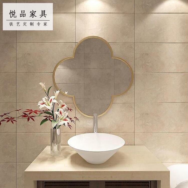 客厅简约壁挂金色梅花镜家用装饰镜欧式铁艺化妆镜创意异形浴室镜