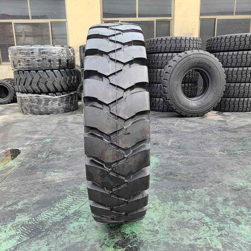 宽体车轮胎 1400-25矿山重型自卸车尼龙工程自卸车轮胎