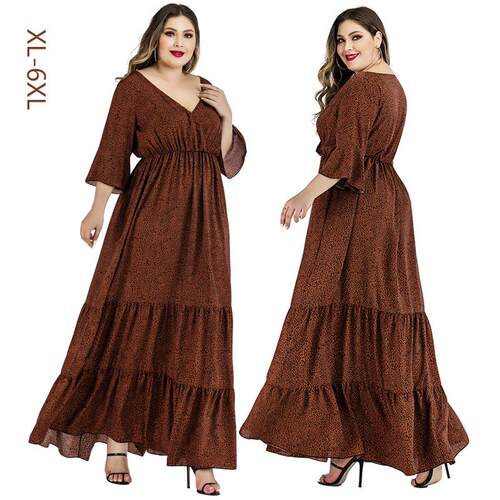 Oversized women's dress with collar, flared sleeves, and