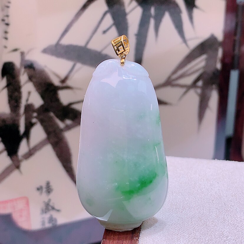 缅甸天然真品翡翠18k金扣头冰飘阳绿高端精品珠宝闪拍福瓜玉吊坠