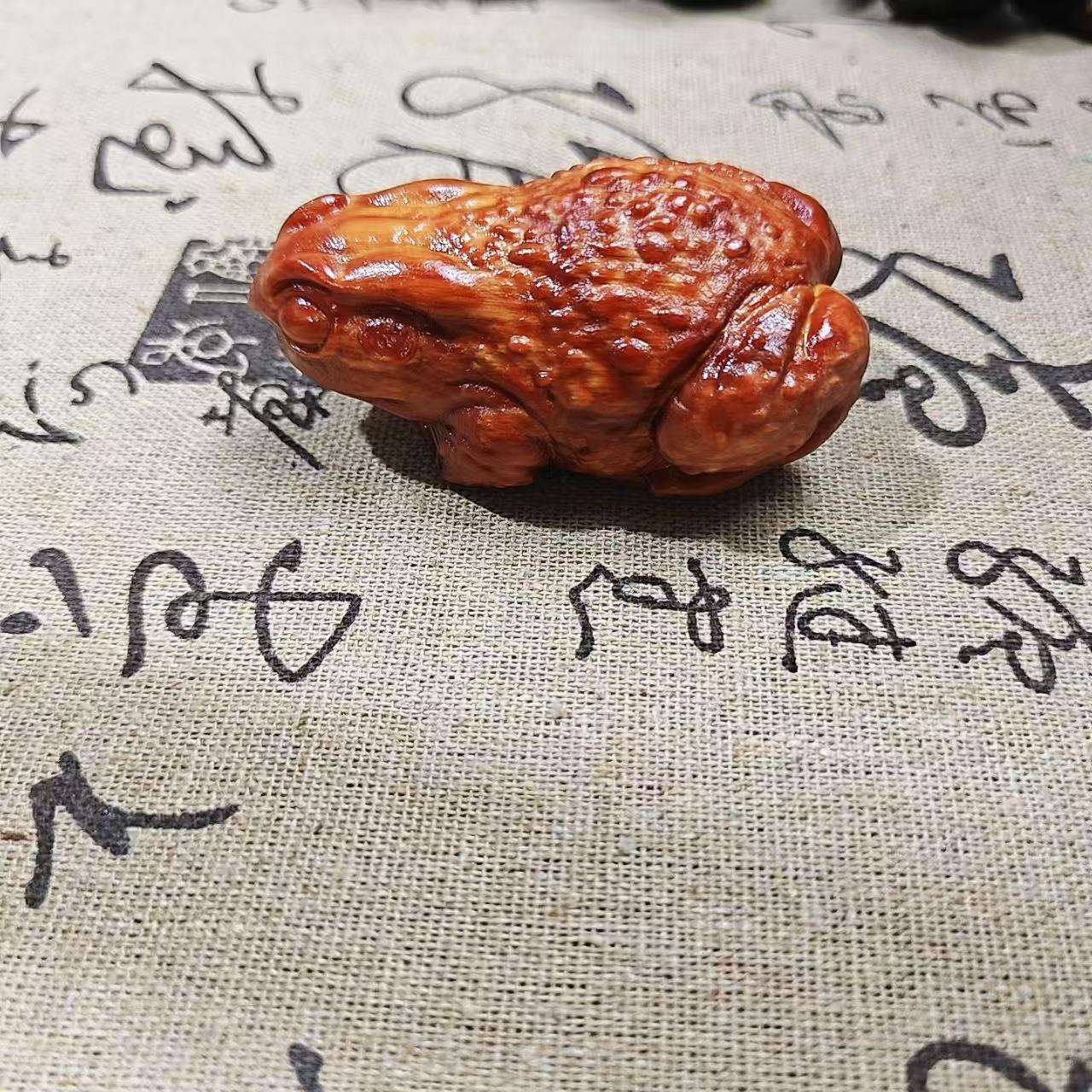 天然崖柏木雕招财金蟾手把件茶宠车载摆件实木质金蟾动物男士把玩
