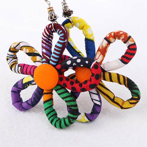 Printed earrings in the shape of flowers for women and