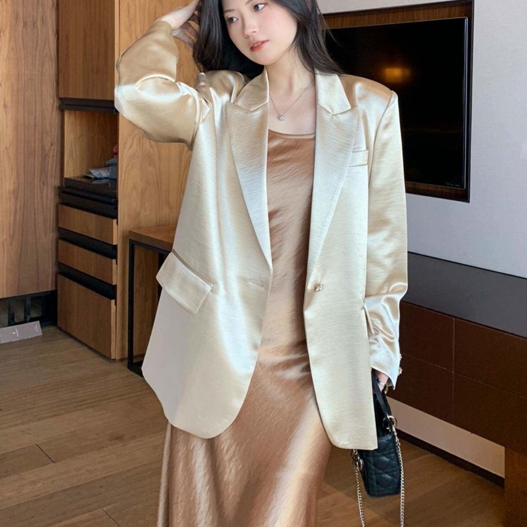 春夏高级感浅香槟金缎面小西装外套女小众通勤气质名媛西服上衣