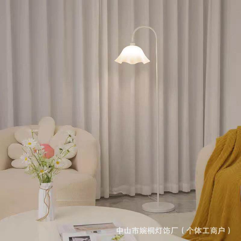 奶油风花瓣围落地灯客沙发床旁边厅卧室头网红氛灯817书房立式落