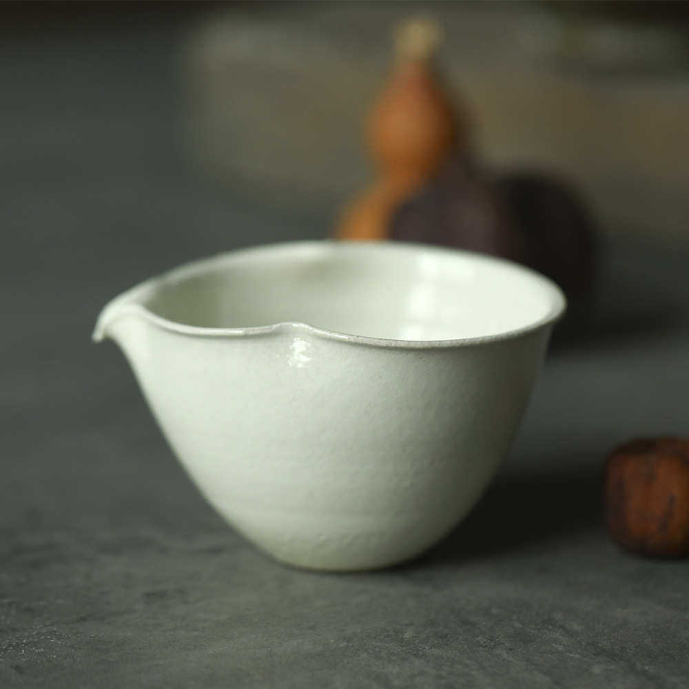 徐婉陶艺作品 粉引片口注器茶具公道杯日式清酒分享杯家用送礼