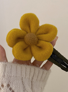 冬季毛绒花朵发夹女后脑勺头发夹子高级感一字夹鸭嘴夹鲨鱼夹头饰