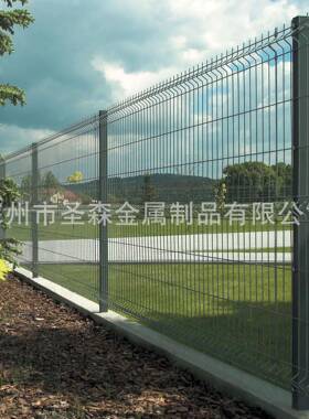 出口工厂三角折弯镀锌丝焊接围栏喷塑绿色金属护栏花园运动场围栏