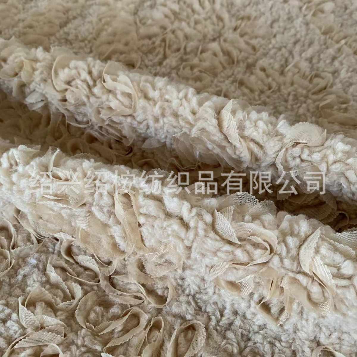 绣花蕾丝刺绣波浪颗粒绒面料 现货 秋冬保暖摇粒绒羊羔毛针织面料