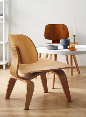 简小狗椅伊姆斯LCW小狗椅阅读靠椅现极设计师背实木矮凳弯曲板休