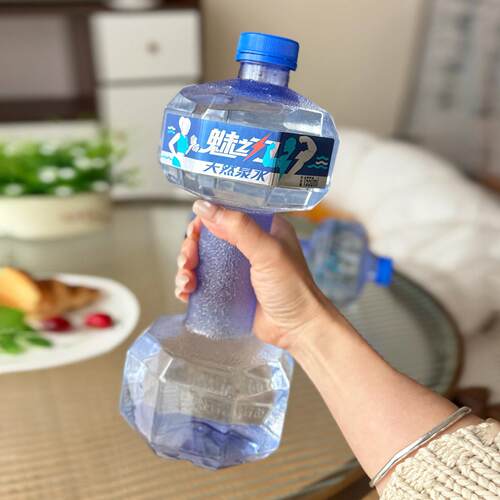 哑铃水1.55L魅之力哑铃天然矿泉水好水解渴自带力量健身当哑铃