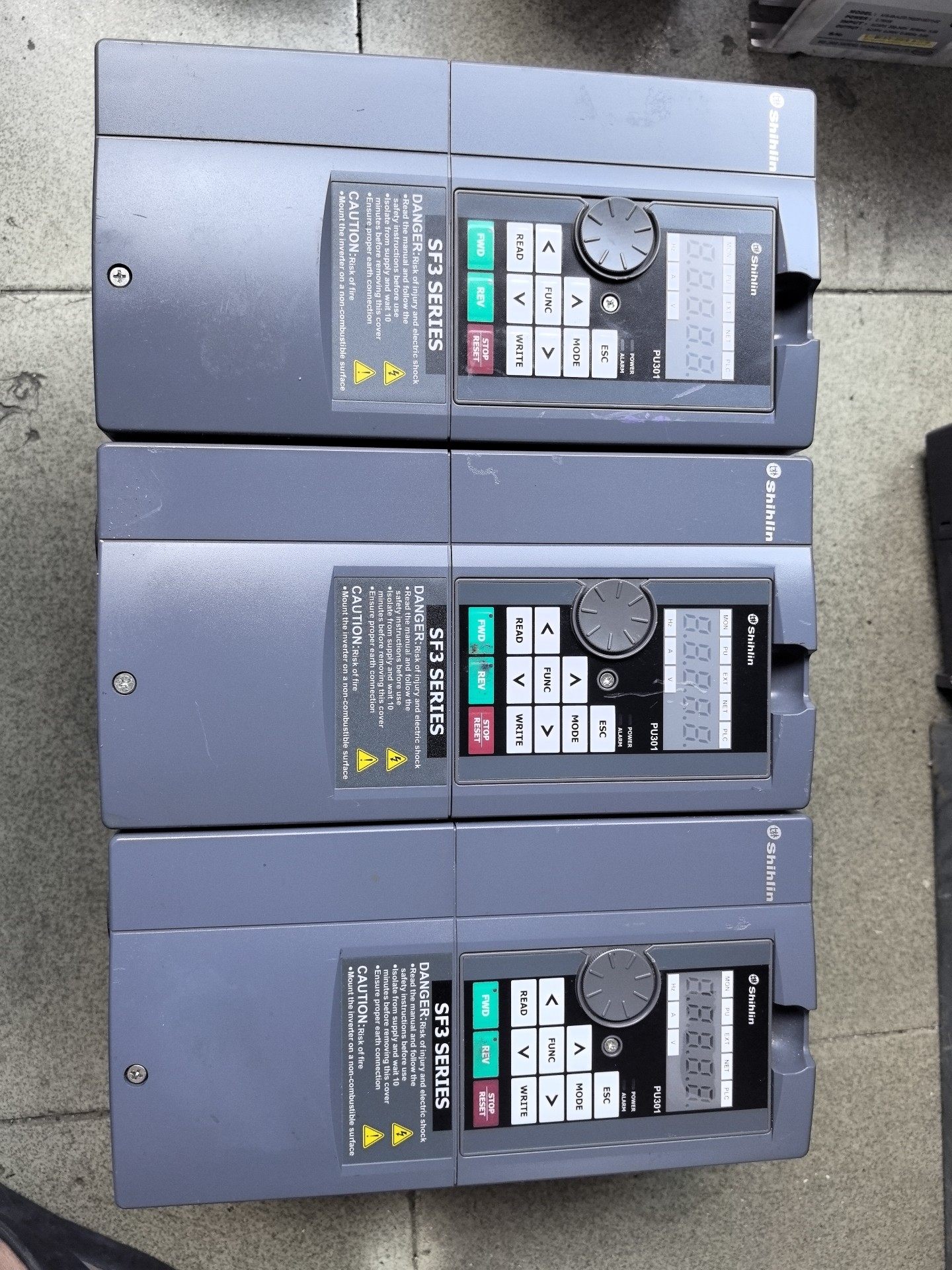 士林变频器 实物图 功能包好 成色不错 SF3-7.5K/5