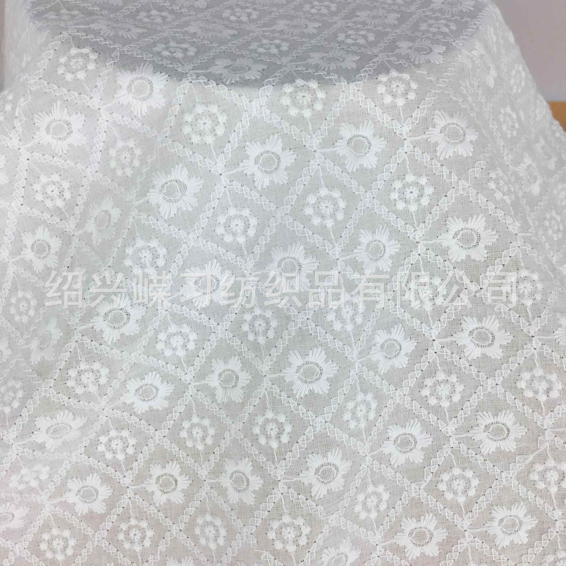 新款直销供应服装绣花镂空面料绣花布棉布绣花 打孔绣花 水溶花边