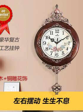 客厅挂钟摇摆静音挂表欧式复古铁艺木质时钟家用装饰艺术钟表