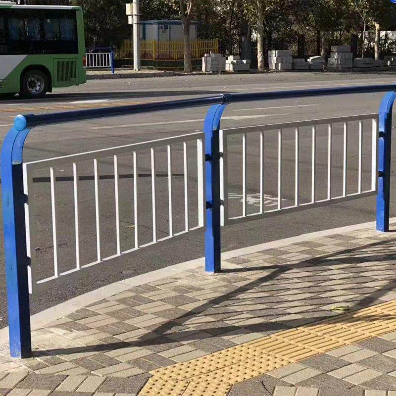 石家庄便道护栏道路两边扶手栏杆市政马路两边隔离防护栏防撞