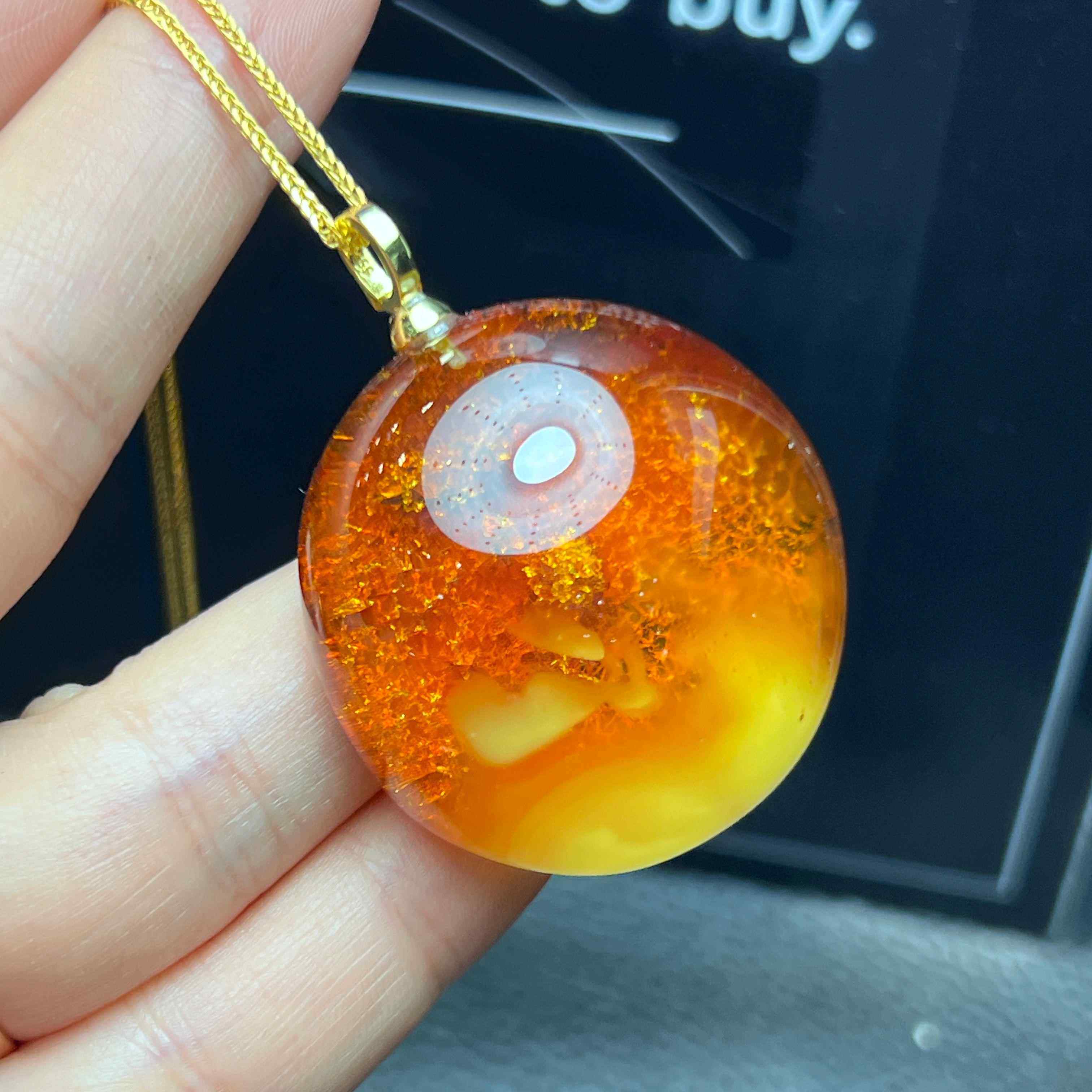 欧洲设计款 天然半珀半蜜景观琥珀吊坠 红皮原矿石纹 女士 简约