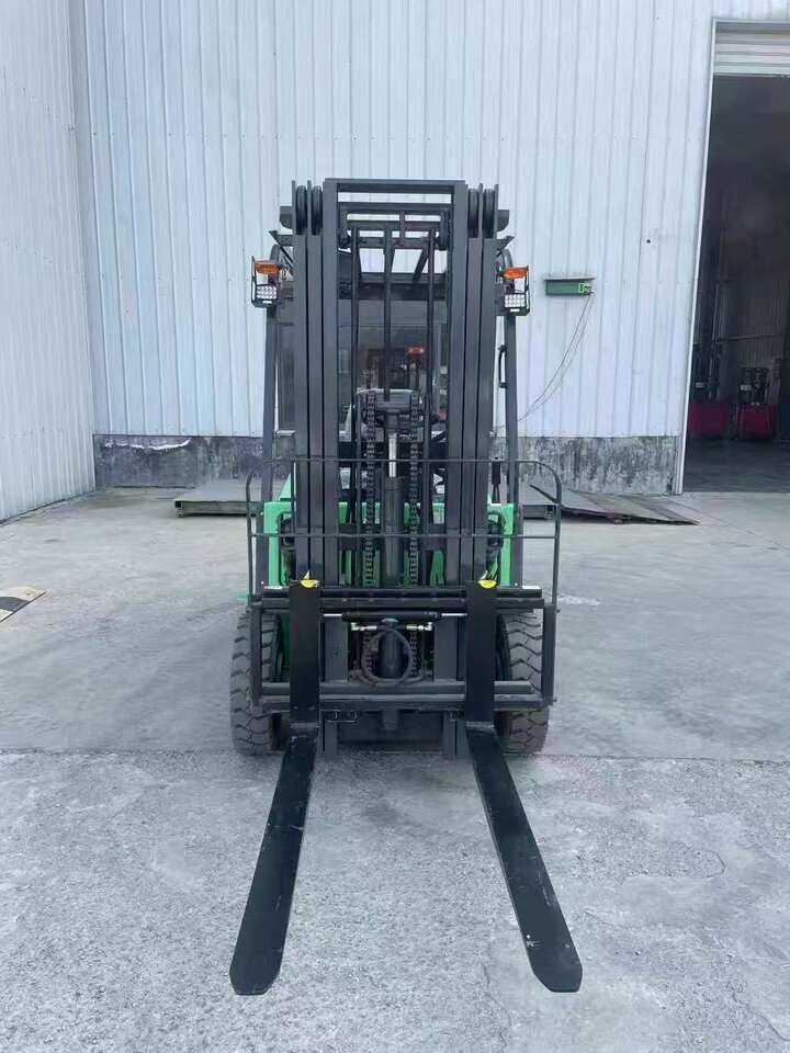 4月23日聊城全新3吨电动叉车3节门架加中缸加侧移升高4.5米配锂电池质保3年可上牌网络拍卖公告