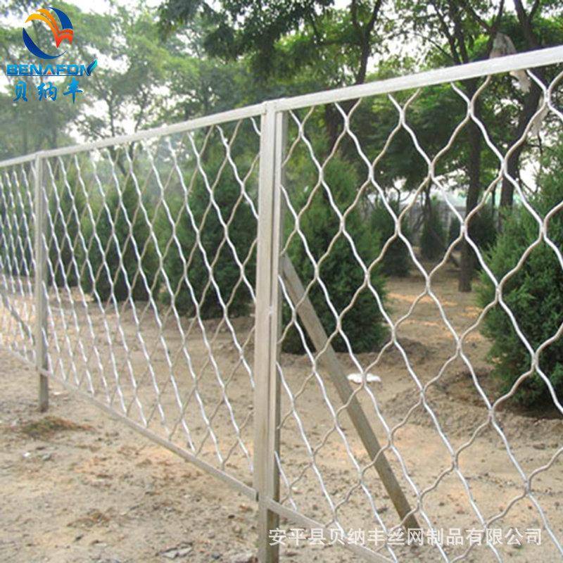 美格网护栏围栏低碳钢丝菱形美格网防护栏热镀锌钢丝网