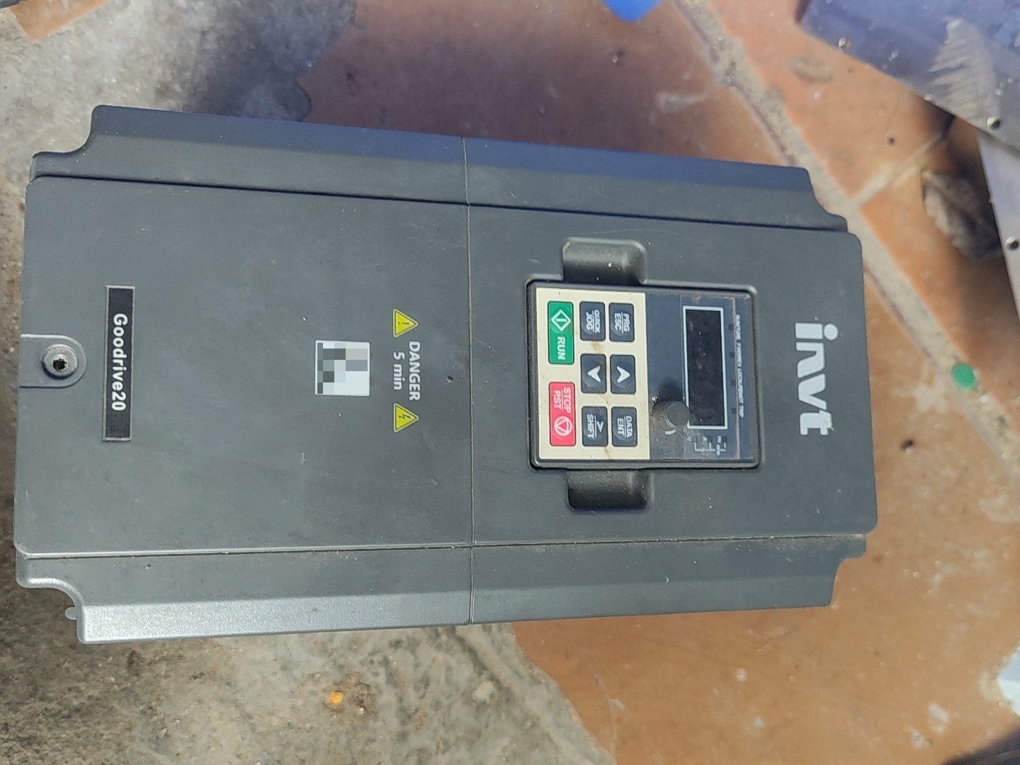 英威腾GD20变频器，4KW，380V三相，实物拍摄，拆机下