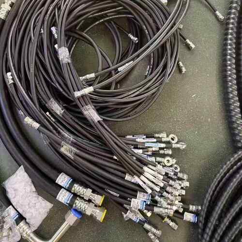 厂家直销挖掘机PC110/130-7铲斗油缸液压管带钢丝普利司通油管