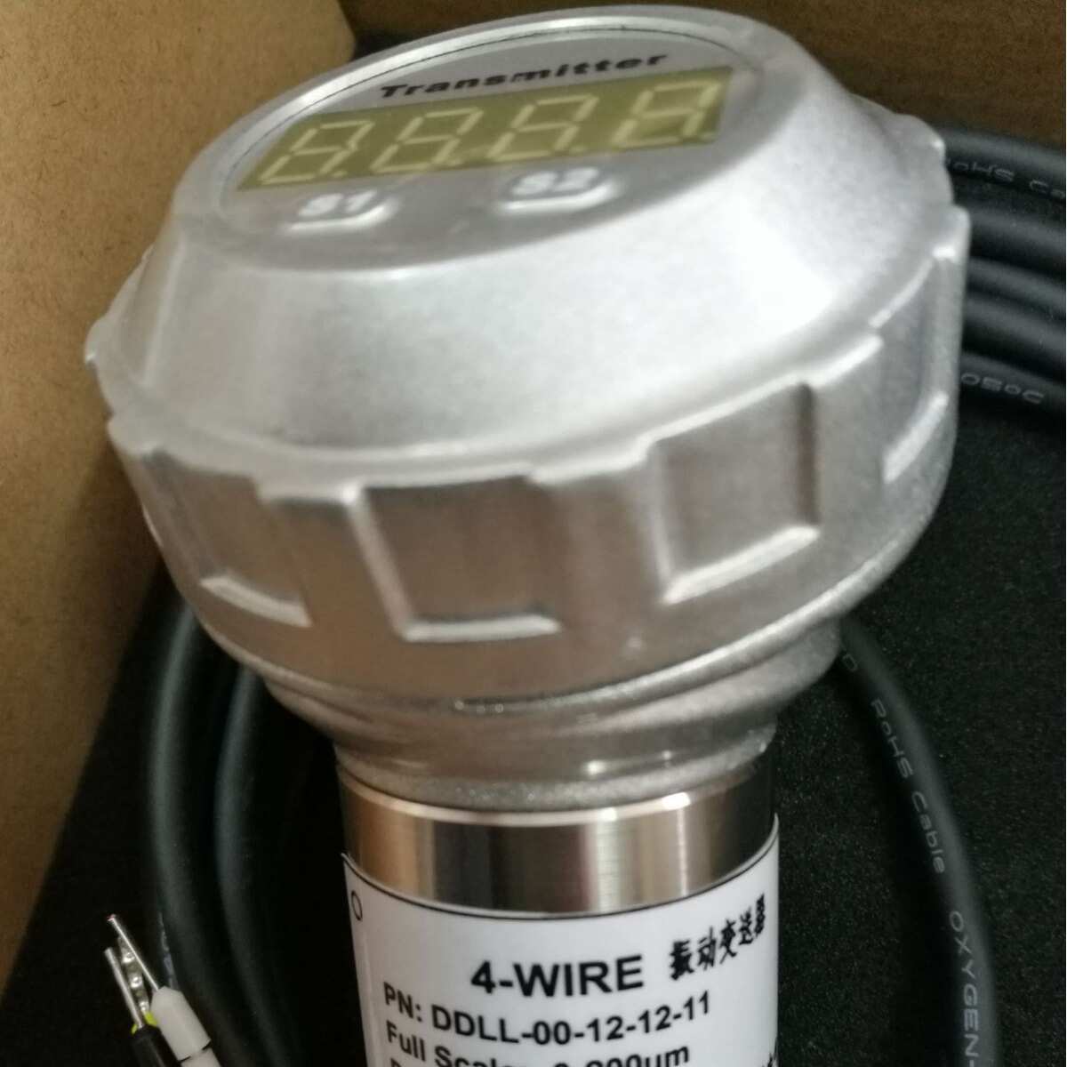 一体式振动变送器DDLL-00-12-12-11带显示0-200um  24vdc 二线制