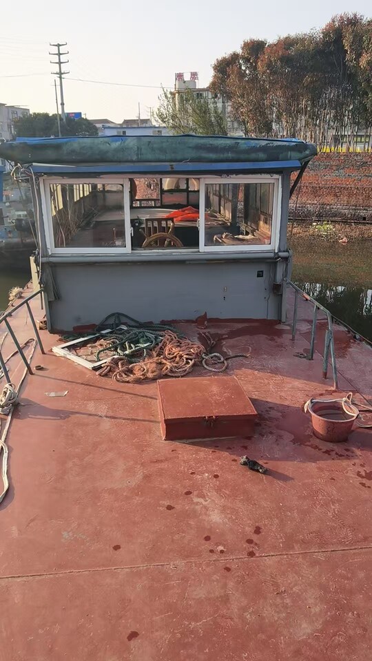 闲置船舶设备钢铁平板货船一条