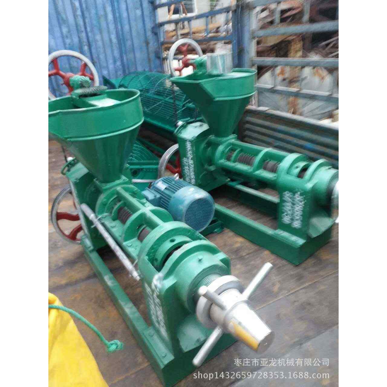 厂家直销小型商用榨油机工作原理 花生茶籽图片 非洲葵花籽榨油机