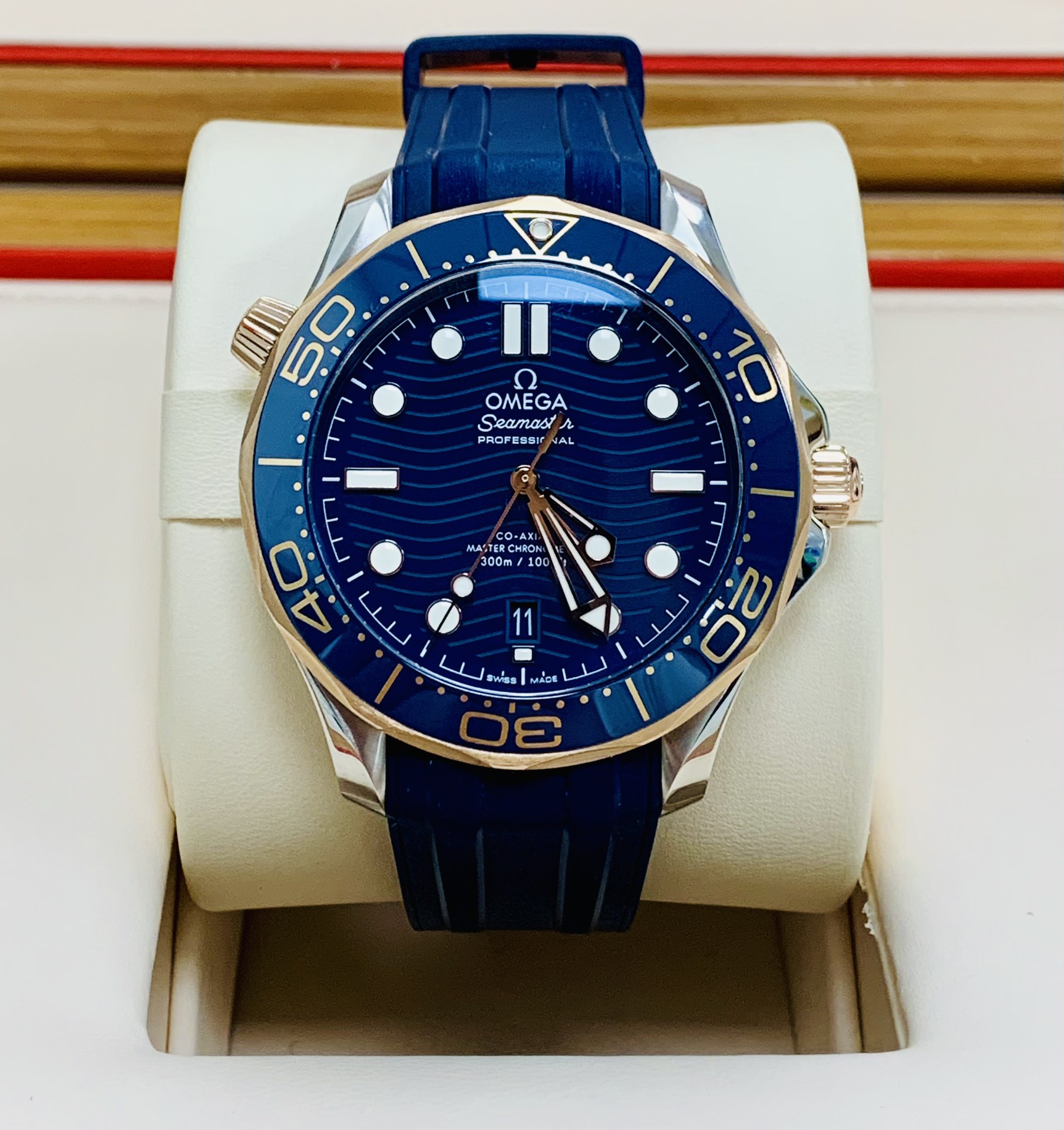 [9.8新]欧米茄海马300手表金圈自动机械男表210.22.42.20.03.002