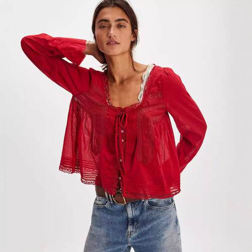 U-shaped lace collar shirt with long sleeves