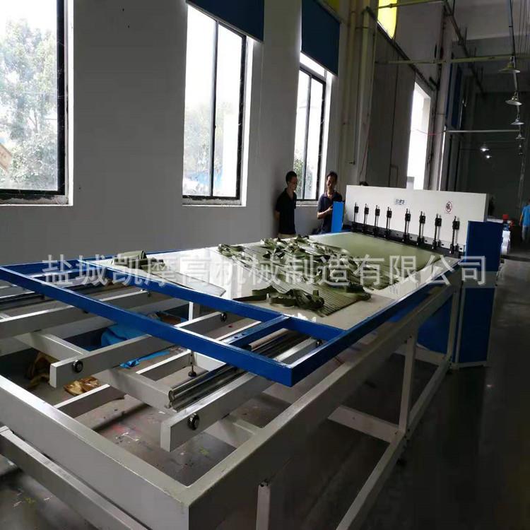 厂家直销全自动冲浪板机器威海游艇斜条机皮革切布机游艇机器