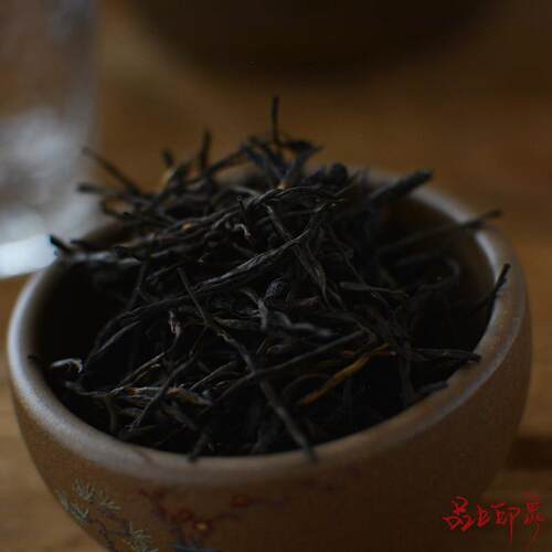 新疆包邮横空一鹤 凤庆红茶花果香清新甜润饱满散装云南滇红工夫