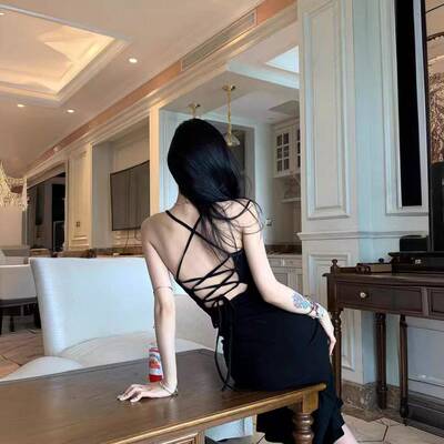 吊带包臀连衣裙辣妹女夏季新款性感紧身露背开叉长裙后妈裙女