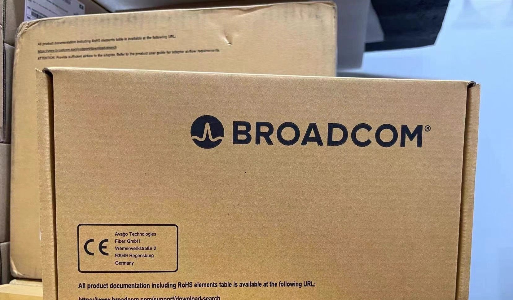 博通9560-16i, 8G缓存 包装盒，注意只是包装盒