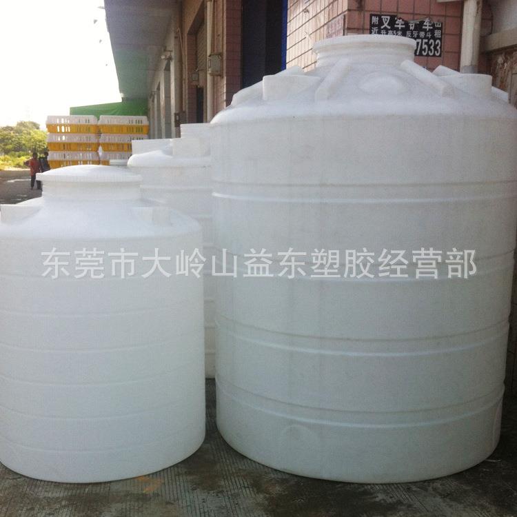 大量卧式接头塑料水塔1立方塑料水塔环保塑料水塔