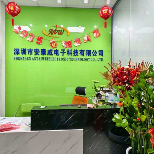 AI闹钟方案 带LCD彩屏 语音控制 可连接六大ai模型 多种语言陪练