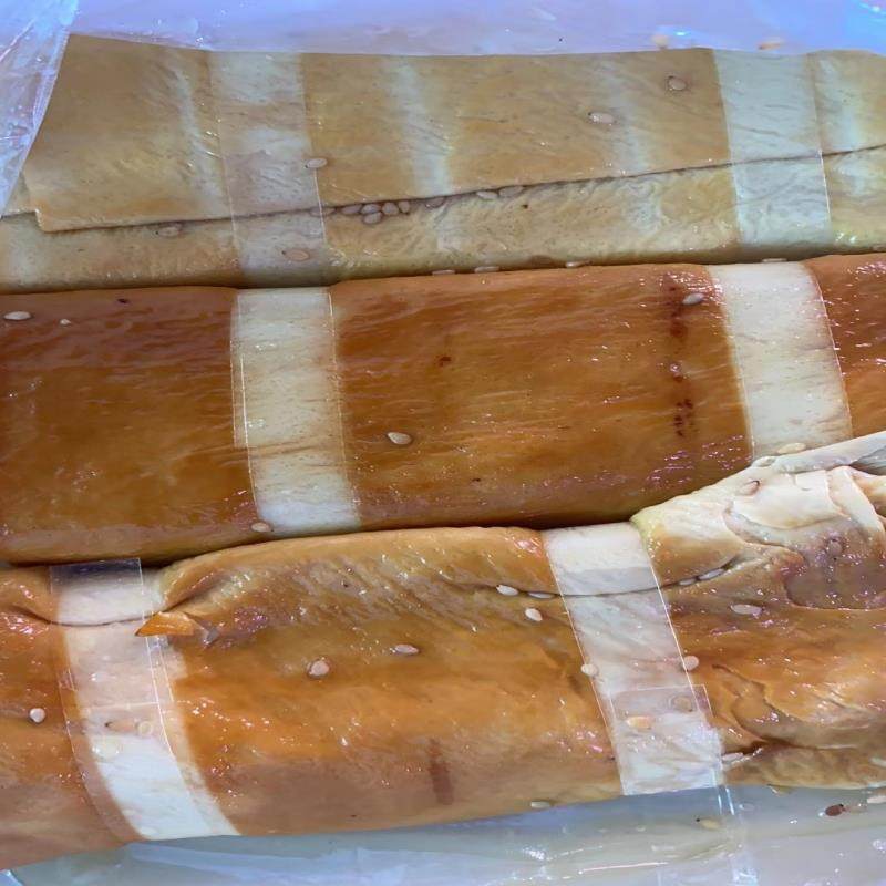 天津特产鸡汤五香油豆皮熏豆皮熏五香豆腐卷凤爪藤椒烧鸡当天现