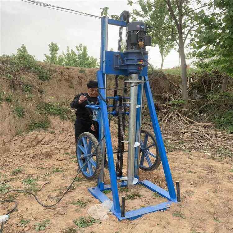 光伏螺旋打桩机电动拧地桩钻机柴油和汽油多款手推带轮地基钻桩孔