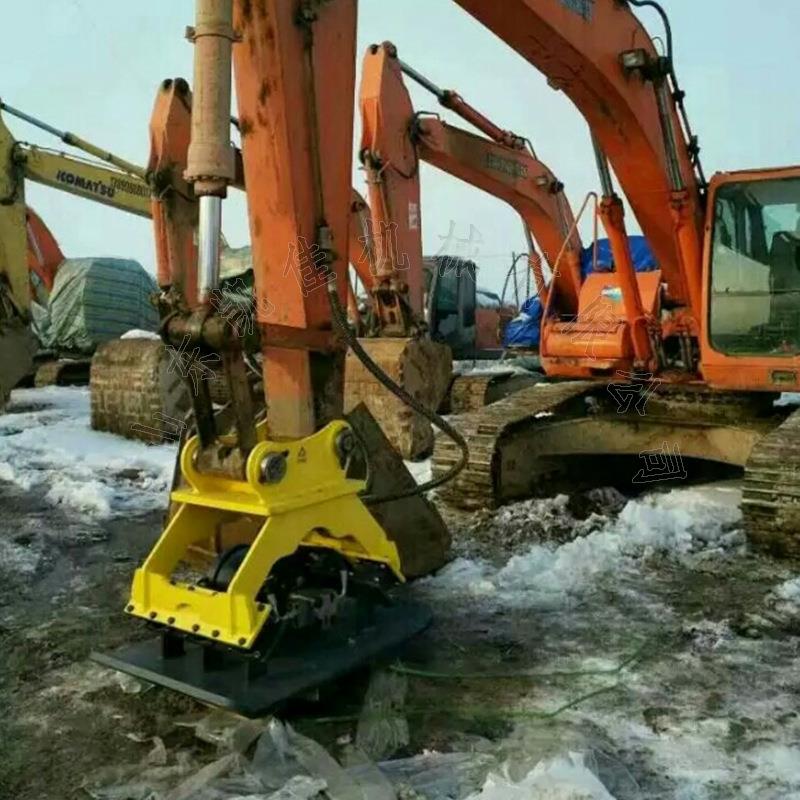 挖掘机械振动夯挖掘机属具液压夯实机械平板振动夯挖掘机配件