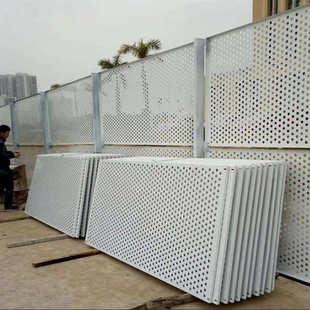 车间装配式围挡锌钢安全门防风冲孔隔离钢结构施工装配式围栏挡板