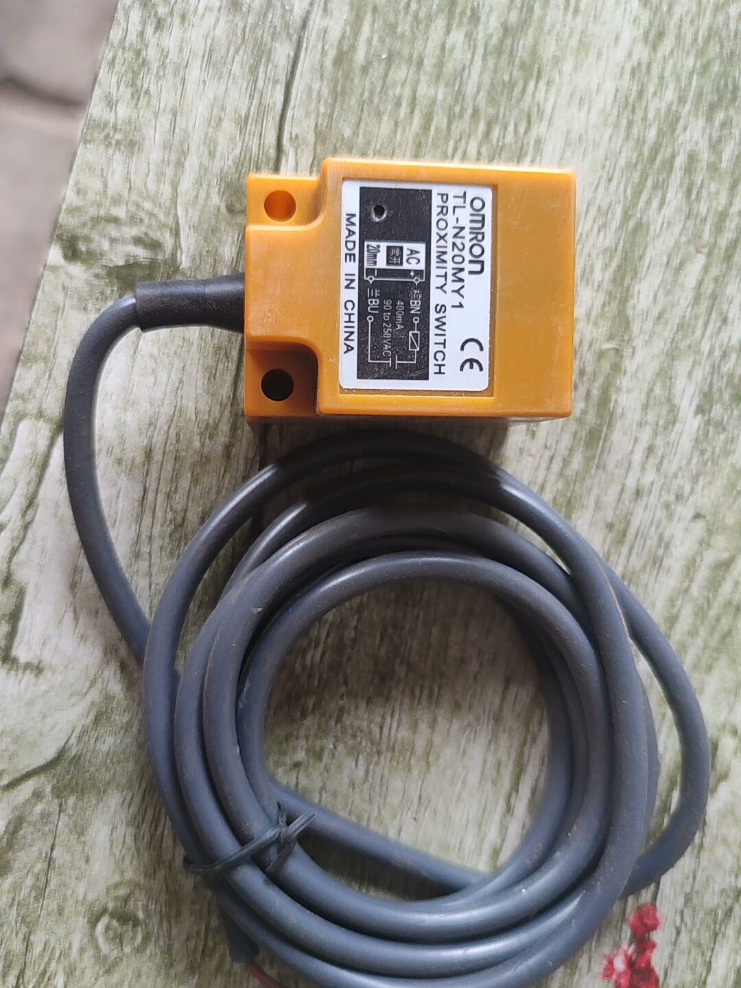 欧姆龙传感器，工程剩余全新。