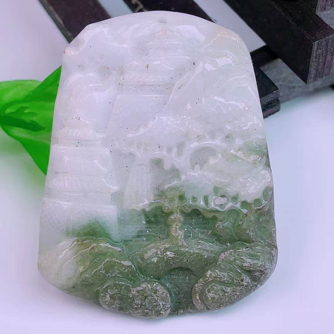 缅甸天然正品翡翠冰飘绿高端精品珠宝水润闪拍山水牌玉吊坠24.49g